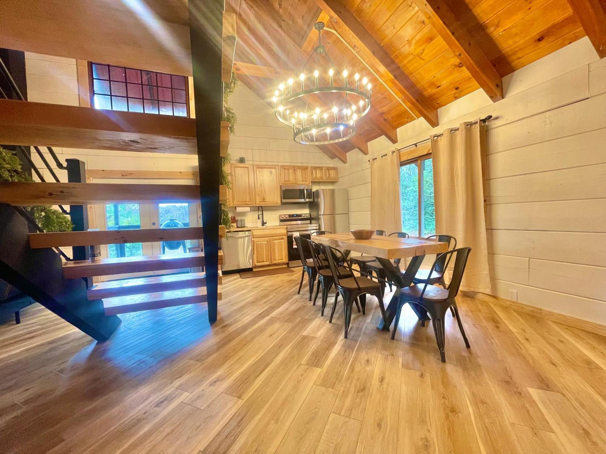 Modern Lake Side Nest• Hotub Fenced Yard King Beds Sevierville Ngoại thất bức ảnh